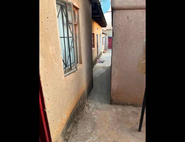 9 BEDROOM HOUSE FOR SALE IN SPRINGS CENTRAL